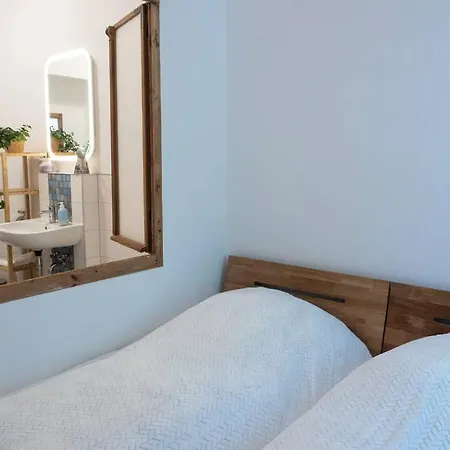 Herzogshohe Haven: Cozy Apartment with Wi-Fi, Netflix & Fireplace Chemnitz Exterior photo