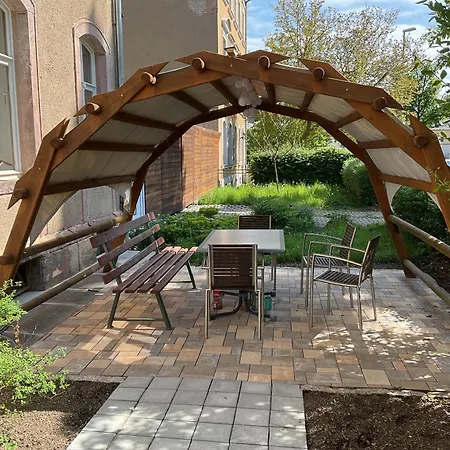 Herzogshohe Haven: Cozy Apartment with Wi-Fi, Netflix & Fireplace Chemnitz Exterior photo
